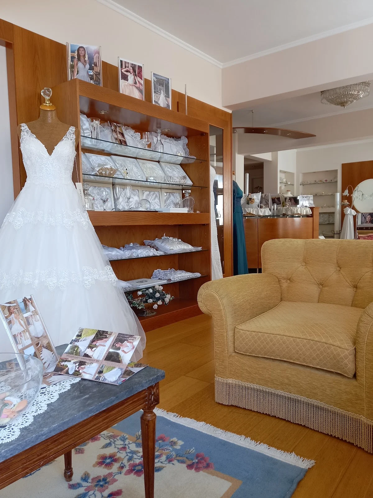 OPTASSIA ΒRIDAL WEAR